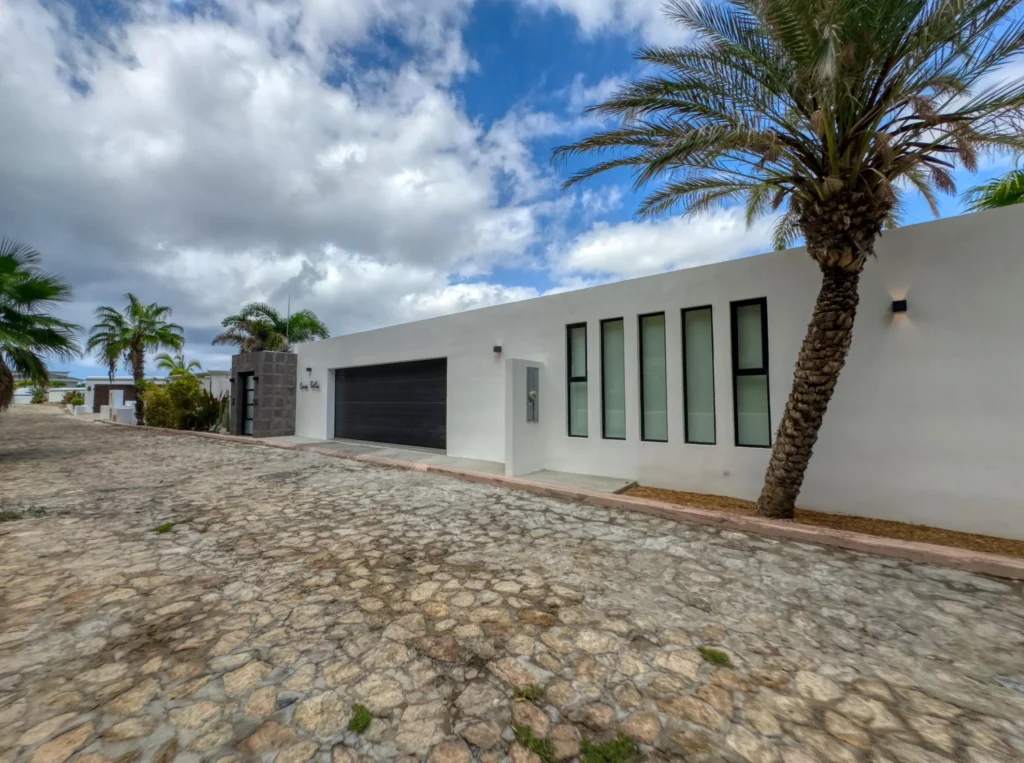 Modern Homes in Cabo Del Sol