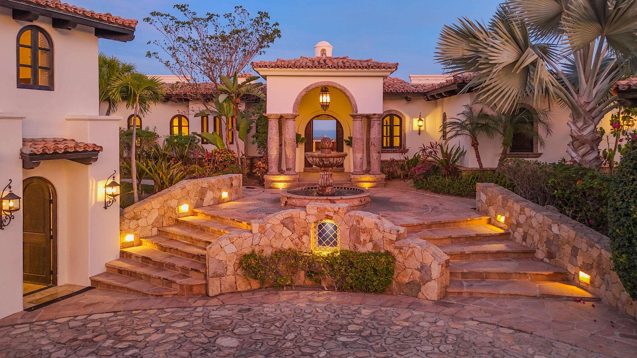 Cabo del Sol Brisas This fantastic villa is located in one of the most prestigious developments in Cabo, Cabo del Sol, Enjoy access to world-class amenities. This beautiful five-bedroom, five-and-one-half-bath custom home offers inviting indoor/outdoor living with beautiful, glistening Sea of Cortez and golf course for sale